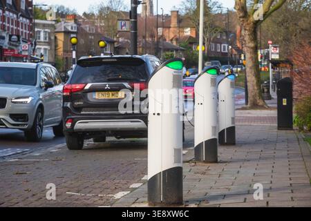 London, Großbritannien - 28. Januar 2026 - Ladestation für Elektrofahrzeuge in Hornsey Stockfoto