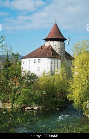 Schweiz, Baselland, Baselbiet, Laufental, Zwingen, Zwingen BL, Wasserschloss, Frühling Stockfoto