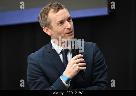 Paris, Frankreich. April 2026. Edouard Donnelly, Vorsitzender des französischen Nationalen Olympischen und Sportkomitees (CNOSF), spricht während einer Pressekonferenz für die Wassersport-Europameisterschaft am 16. April 2026 in Paris. Foto: Firas Abdullah/ABACAPRESS.COM Credit: Abaca Press/Alamy Live News Stockfoto
