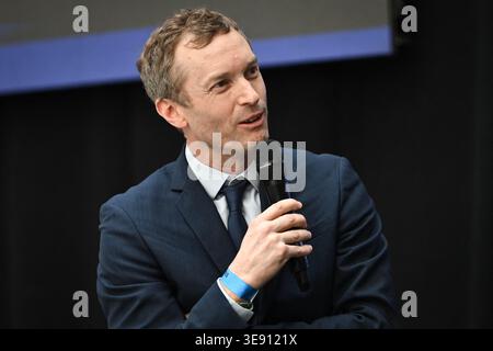 Paris, Frankreich. April 2026. Edouard Donnelly, Vorsitzender des französischen Nationalen Olympischen und Sportkomitees (CNOSF), spricht während einer Pressekonferenz für die Wassersport-Europameisterschaft am 16. April 2026 in Paris. Foto: Firas Abdullah/ABACAPRESS.COM Credit: Abaca Press/Alamy Live News Stockfoto