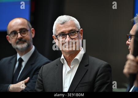 Paris, Frankreich. April 2026. Gilles Sezionale, Präsident des französischen Schwimmverbandes, blickt am 16. April 2026 auf eine Pressekonferenz für die Wassersportmeisterschaft in Paris. Foto: Firas Abdullah/ABACAPRESS.COM Credit: Abaca Press/Alamy Live News Stockfoto