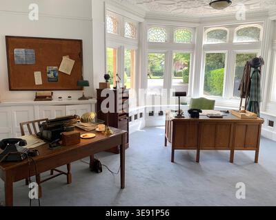 Bletchley Park House Buckinghamshire berühmtes Gebäude und Park, das im 11. Weltkrieg für Codebrecher-Artefakte aus dem damaligen Museumsinneren genutzt wurde Stockfoto