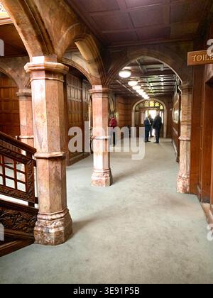 Bletchley Park House Buckinghamshire berühmtes Gebäude und Park, das im 11. Weltkrieg für Codebrecher-Artefakte aus dem damaligen Museumsinneren genutzt wurde Stockfoto