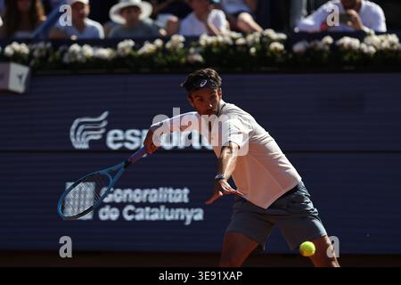 BARCELONA, SPANIEN - 15. APRIL: Lorenzo Musetti von Italien im Kampf gegen Corentin Moutet von Frankreich während des 16. Spiels Barcelona Open Banc Sabadell - Conde de Godó 2026, Tag 6, im Real Club de Tenis Barcelona. Lorenzo Musetti gewinnt das Spiel 6-3 6-4 (Foto: Alejandro van Schermbeek / AVS Fotobericht) Stockfoto