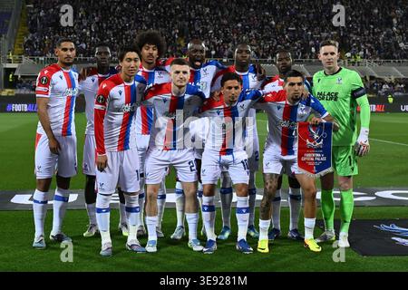 Die Spieler des Crystal Palace F.C. posieren für ein Mannschaftsfoto während des zweiten Legs der UEFA Conference League im Viertelfinale zwischen A.C.F. Fiorentina und Crystal Palace F.C. im Artemio Franchi Stadium am 16. April 2026 in Florenz, Italien. Stockfoto