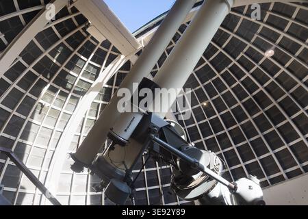 12-Zoll-Zeiss Refrakting-Teleskop im Griffith Observatory Dome, Los Angeles, Kalifornien, USA Stockfoto