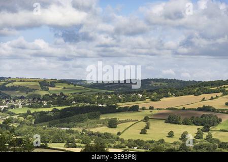 Bewölkter Himmel und Landschaft Szene auf der Hampshire Wiltshire Grenze Stockfoto