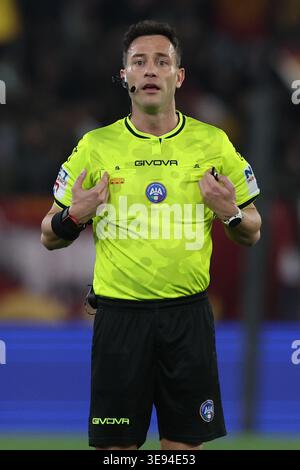 Rom, Italien - 10. April 2026: Schiedsrichter Ermanno Feliciani wurde während des Fußballspiels der Serie A Enilive 2025-2026 zwischen AS Roma und Pisa S in Aktion gesehen Stockfoto