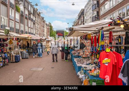 Geschäftiger Alltag im Albert Cuyp Markt in Amsterdam Stockfoto