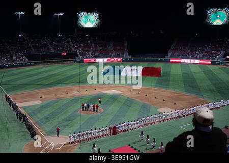 Mexiko-Stadt, Mexiko. April 2026. Allgemeiner Blick auf das Innere des Spielfeldes während des zeremoniellen ersten Spielfelds des Eröffnungstages der mexikanischen Baseball League (LMB) 2026 zwischen den Piratas de Campeche und Diablos Rojos del Mexico im Alfredo Harp Helú Stadium am 16. April 2026 in Mexiko-Stadt. (Foto: Carlos Santiago/Eyepix Group/SIPA USA) Credit: SIPA USA/Alamy Live News Stockfoto
