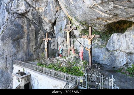 Kreuzigung Jesu Christi im Heiligtum, Grotte oder Heilige Höhle Maria Magdalena im Massiv Sainte Baume Provence Frankreich Stockfoto