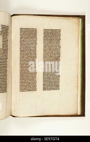 Konrad Vechta (14. Jahrhundert), Münzmeister des Königs Wenzel IV. Von Böhmen, gab die Wenzelsbibel in Auftrag, eine große Leuchtmanuskript, die zwischen 1402 und 1403 entstanden ist. Das Manuskript zeigt detaillierte historische Initialen mit komplizierten Grenzdekorationen wie Akanthus, Vögel und Figuren. Das Archivbild stellt eine Reproduktion dieser beleuchteten Handschrift dar, die die lebendigen Anfangsbuchstaben und kunstvollen Entwürfe als Teil des kulturellen Erbes Böhmens zeigt. Stockfoto