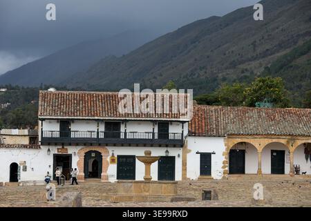 Villa de Leyva, Kolumbien - 03. Februar 2026. Hauptplatz der historischen Stadt Villa de Leyva im Departement Boyaca in Kolumbien Stockfoto