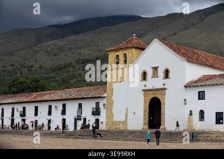 Villa de Leyva, Kolumbien - 03. Februar 2026. Hauptplatz der historischen Stadt Villa de Leyva im Departement Boyaca in Kolumbien Stockfoto