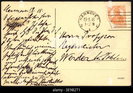 Heinrich Tramm (aktiv Anfang des 20. Jahrhunderts) war ein deutscher Staatsbeamter, der als Stadtdirektor von Hannover tätig war. 1918 schickte er diese Postkarte an den Maler Professor Karl Hagemeister und gratulierte ihm zu seinem 70. Geburtstag. Das Archivbild zeigt die Botschaft von Tramm, die sowohl persönliche als auch berufliche Beziehungen zwischen den beiden Männern hervorhebt. Stockfoto
