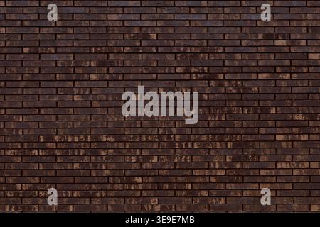 Schäbige braune Ziegelwand. Raue, dunkle Backsteintapete im Hintergrund. Abstrakter, strukturierter Hintergrund mit Grunge Stockfoto