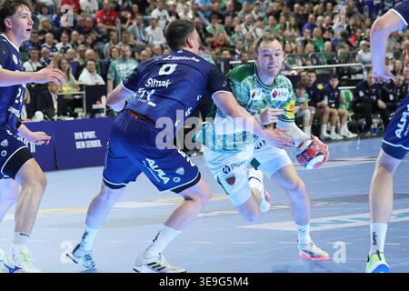 April 2026, Lanxess Arena, Köln, Deutschland, Lanxess Arena Köln, HBL, Lid FINAL4, Männer, 1. Halbfinale: TVB Lemgo Lippe vs. Füchse Berlin, im Bild: Mathias Gidsel (Füchse Berlin #19), im Duell gegen Frederik Simak (TBV Lemgo #8), Foto © Stockfoto