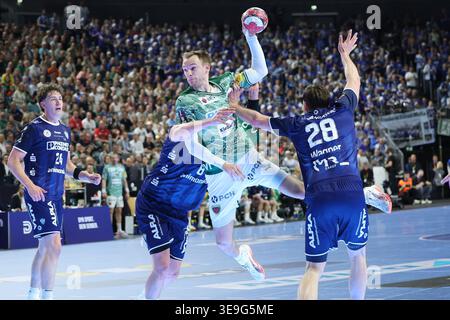 April 2026, Lanxess Arena, Köln, Deutschland, Lanxess Arena Köln, HBL, Lid FINAL4, Männer, 1. Halbfinale: TVB Lemgo Lippe vs. Füchse Berlin, im Bild: Mathias Gidsel (Füchse Berlin #19), im Duell gegen Frederik Simak (TBV Lemgo #8), Foto © Stockfoto