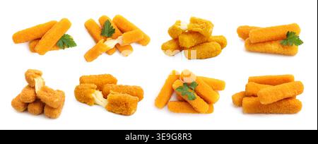 Leckere, frittierte Käsestäbchen isoliert auf weiß, Set Stockfoto