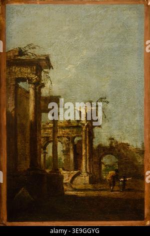 Francesco Guardi (1712–1793) war ein italienischer venezianischer Maler, der für seine Werke der Architektur und des Capriccios bekannt war. *Caprice*, Guardi zugeschrieben, ist ein Gemälde aus dem 18. Jahrhundert, das Ruinen klassischer Architektur zeigt, die von Vegetation überzogen sind. Das Archivbild zeigt dieses Werk, bei dem zwei Figuren durch die Ruinen gehen und Guardis Faszination für den Verfall klassischer Strukturen widerspiegeln. Stockfoto