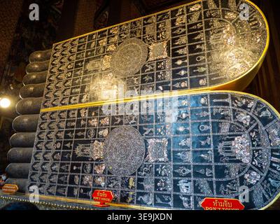 Die Füße des liegenden Buddha in Bangkok Stockfoto