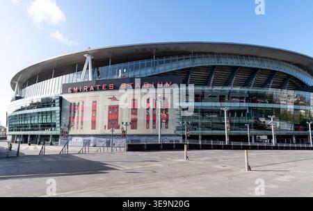 London. Großbritannien – 12. April. 2026. Straßenblick auf das Arsenal Football Club Emirates Stadium. Stockfoto