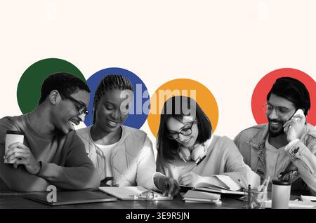 Gruppe von Freunden, die gemeinsam an einem Projekt mit Notizbüchern und Kaffeetassen in einer lustigen Umgebung arbeiten Stockfoto