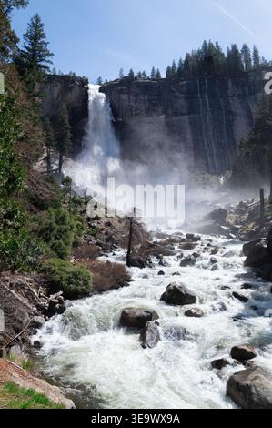Nevada Falls, die in den Merced River im Yosemite National Park münden Stockfoto