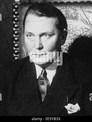 Hermann Göring (1893–1946) war ein deutscher militärischer und politischer Führer, 1932 Reichstag-Präsident. Der historische Fotodruck dokumentiert ihn in seinem Büro, zugeschnitten mit angepassten Schatten. Stockfoto