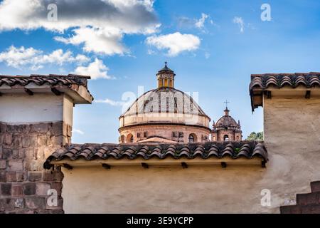Die große Steinkuppel der Kirche und des Klosters von Santo Domingo (erbaut über dem Coricancha-Tempel) in Cusco Stockfoto