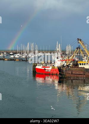 Der funktionierende Hafen in der malerischen Küstenstadt Brixham, Devon Stockfoto