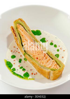 Blätterteigkuchen mit Lachs Stockfoto