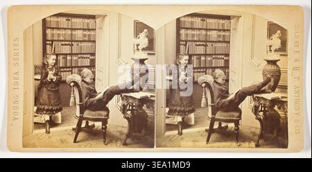 Leap Year, Nr. 62 aus der Serie Young Ideas by Anthony and Company, 1860–1901, Stereogramm, das eine Frau und einen Mann in einem Bibliotheksinnenraum zeigt, während der Mann in einem Stuhl sitzt Stockfoto