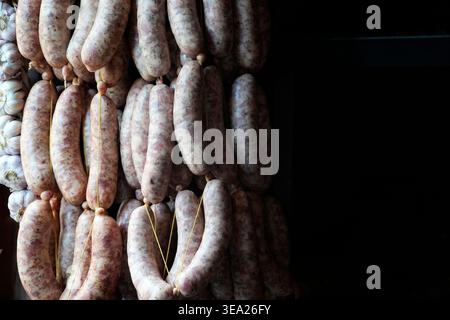 Ein paar argentinische Würstchen hängen aus der Nähe Stockfoto