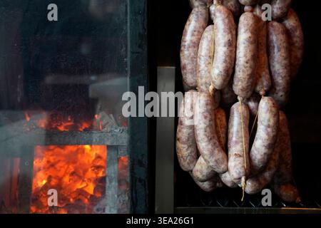 Ein paar argentinische Würstchen hängen aus der Nähe Stockfoto