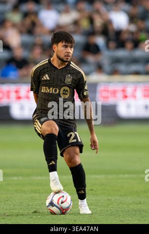 Los Angeles, Kalifornien, 19. April 2026. Der LAFC-Mittelfeldspieler Ryan Raposo (21) kontrolliert den Ball während eines MLS-Spiels zwischen den San Jose Earthakes und dem Los Angeles Football Club im BMO Stadium in Los Angeles, Kalifornien Stockfoto