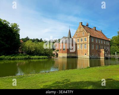 Schloss Huelshoff, Havixbeck, Nordrhein-Westfalen, Deutschland, Europa. Die Burg Huelshoff ist die typischste Wasserburg im Münsterland Ger Stockfoto