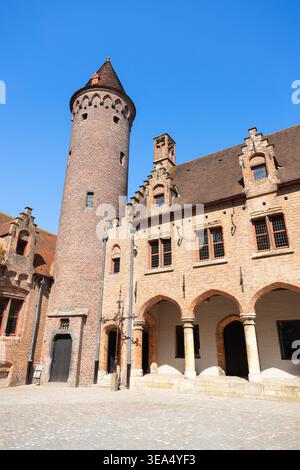 Das historische Gruuthuse-Museum oder der Innenhof und Turm des Gruuthuse-Palastes in Brügge, Belgien Stockfoto