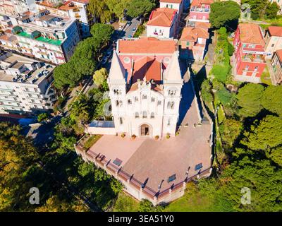 Das Pfarrhaus Santa Maria Montalto ist eine katholische Kirche in Messina auf der Insel Sizilien in Italien Stockfoto