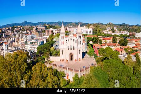 Das Pfarrhaus Santa Maria Montalto ist eine katholische Kirche in Messina auf der Insel Sizilien in Italien Stockfoto