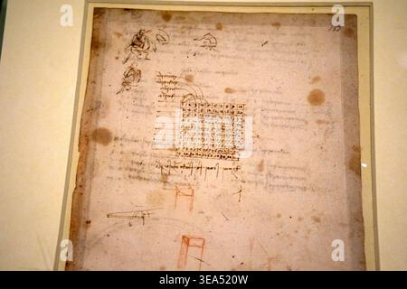LONDON ENGLAND - 20. APRIL 2026 - Skizze von Leonardo da Vinci in der britischen Bibliothek im neuen modernen Gebäude Stockfoto