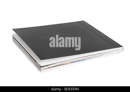 Schwarzes leeres Cover-Magazin auf weißem Hintergrund Stockfoto
