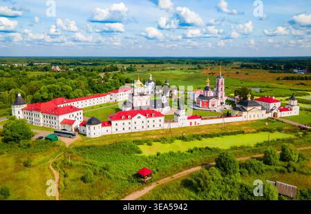 Das Warnitsky Trinity Kloster des Hl. Sergius Luftpanorama in Rostow Weliki im Jaroslawler Gebiet, Goldener Ring Russlands Stockfoto