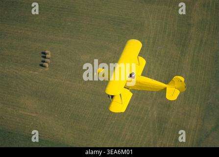 Ultra leichte Doppeldecker Kiebitz Rundflug über Frankreich Stockfoto