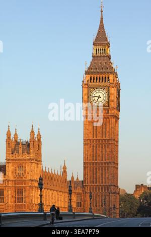 Houses of Parliament mit dem Elizabeth Tower, auch bekannt als Big Ben oder Clock Tower, City of Westminster, London, England, Vereinigtes Königreich Stockfoto