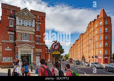 Tate Free Library, South Lambeth Road und Victoria Mansions Complex, Vauxhall, Borough of Lambeth, London, England, Vereinigtes Königreich Stockfoto