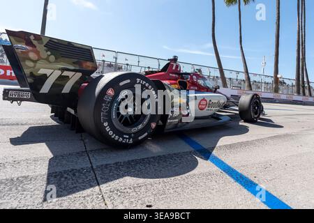 Der Fahrer DER NTT INDYCAR-SERIE STING RAY ROBB (77) (USA) aus Payette, ID, kommt während eines Übungssitzes für den Acura Grand Prix von Long Beach an den Straßen von Long Beach in LONG Beach, CA. Stockfoto