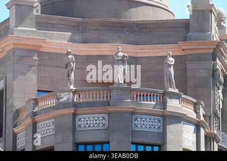 Die Fassade des ehemaligen Hauptsitzes der Bank of Spain in der Via Laietana in Barcelona. Stockfoto