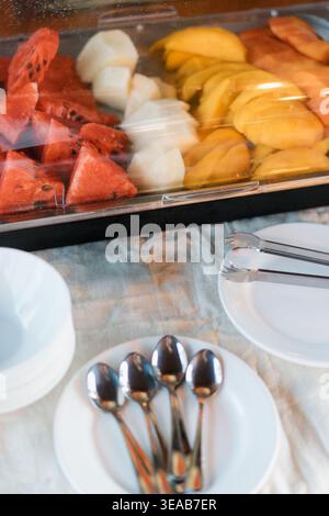 Frische Wassermelonenscheiben leuchten rot Stockfoto