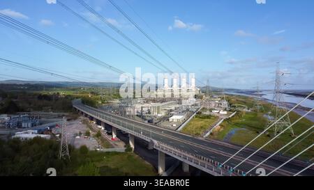 Aus der Vogelperspektive auf Connas Quay Power Station neben der Flintshire Bridge Stockfoto